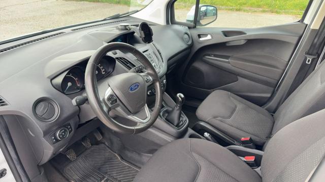Ford Transit Courier image 8