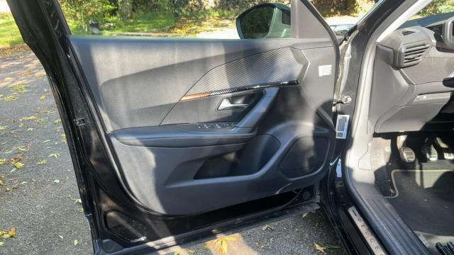 Peugeot 2008 image 8