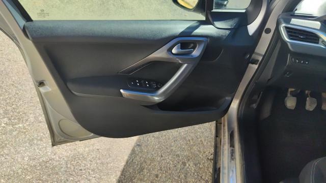 Peugeot 2008 image 3