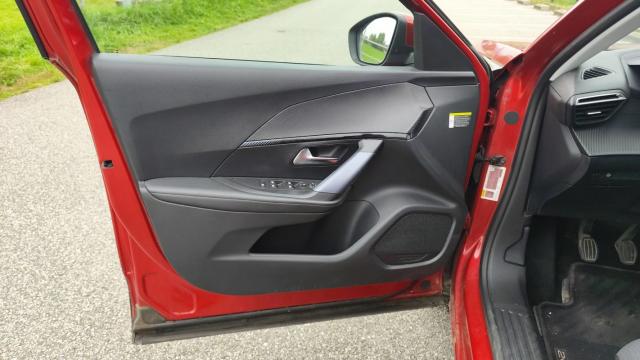 Peugeot 2008 image 8