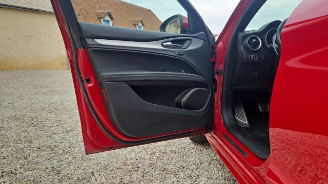 Alfa Romeo Stelvio image 4