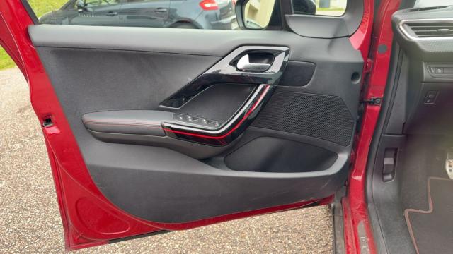 Peugeot 2008 image 2