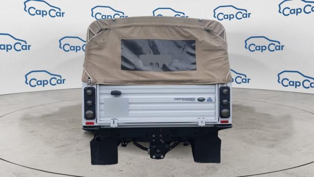 Land Rover Defender image 4