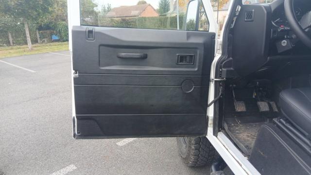 Land Rover Defender image 1