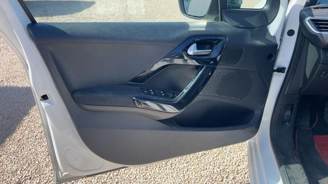 Peugeot 208 image 8