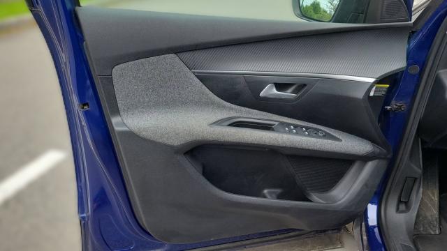 Peugeot 3008 image 2