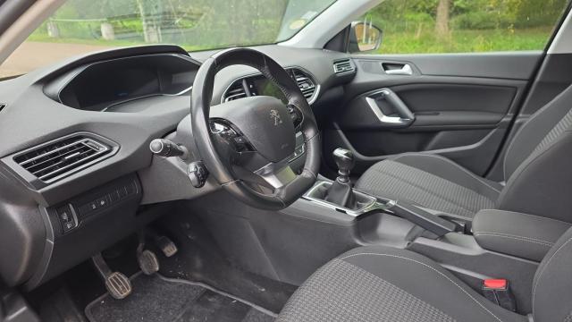 Peugeot 308 image 1