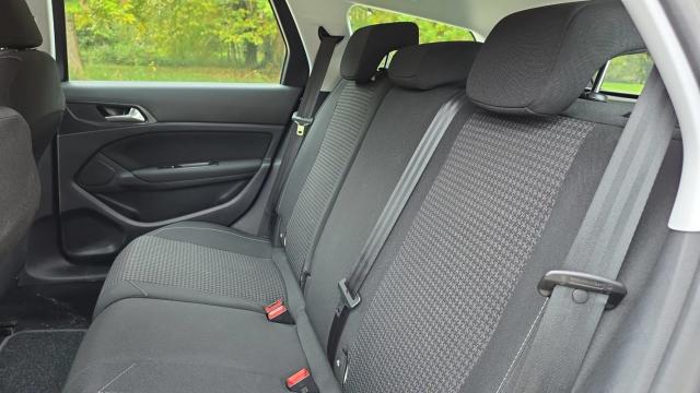 Peugeot 308 image 2