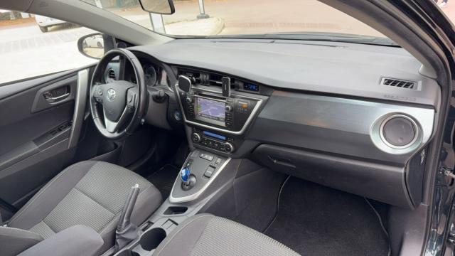 Toyota Auris image 8