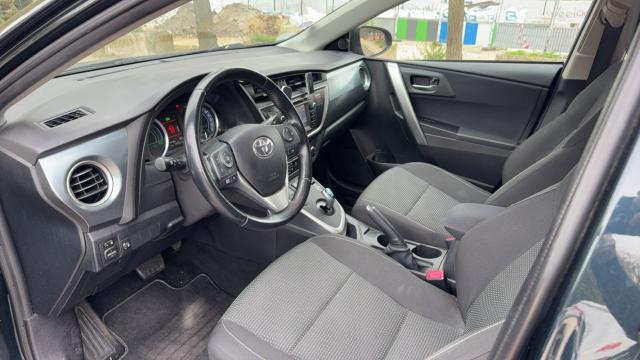 Toyota Auris image 6