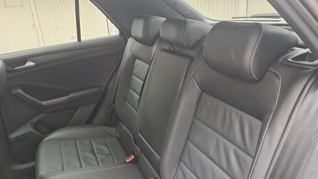 Volkswagen T-Roc image 8