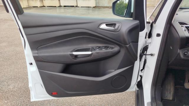 Ford C-Max image 8