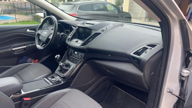 Ford Kuga image 2