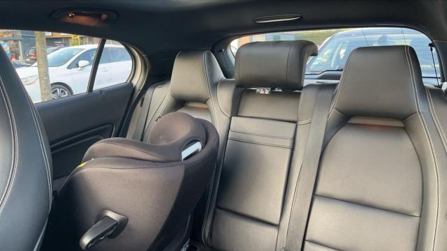 Mercedes Benz Gla image 2