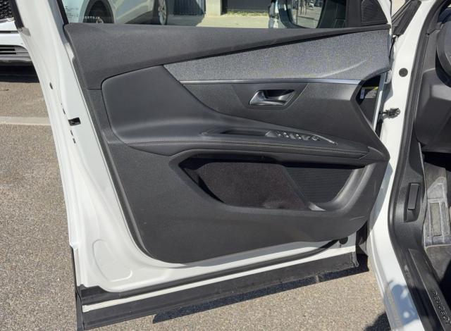 Peugeot 5008 image 1