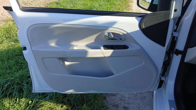 Volkswagen Up! image 2