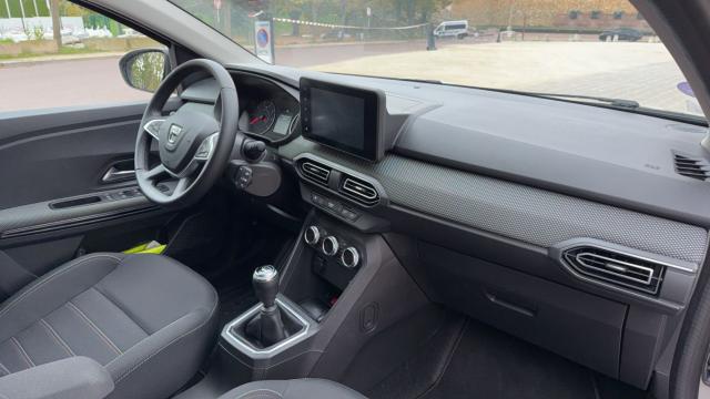 Dacia Jogger image 1