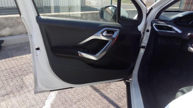 Peugeot 2008 image 3
