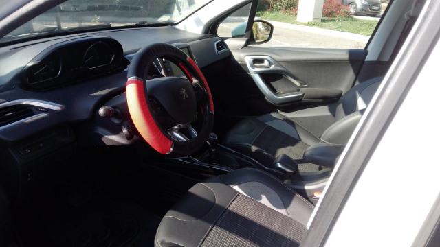 Peugeot 2008 image 2