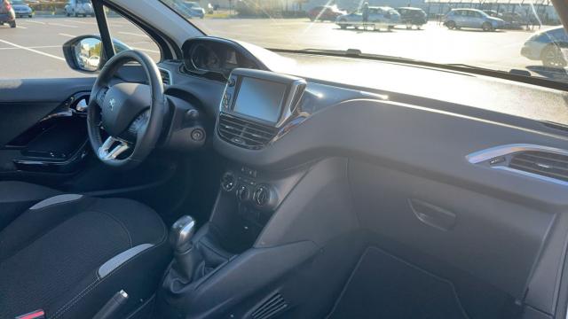 Peugeot 208 image 2