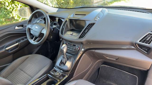 Ford Kuga image 6