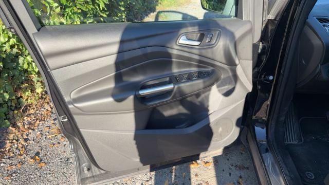 Ford Kuga image 2
