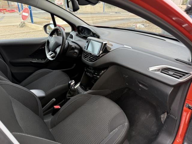 Peugeot 208 image 6