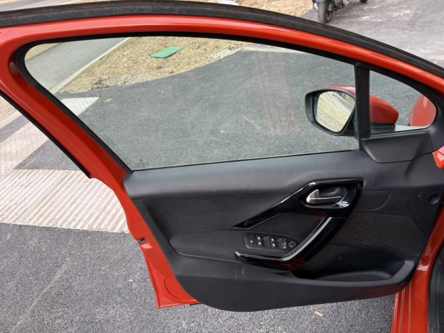 Peugeot 208 image 4