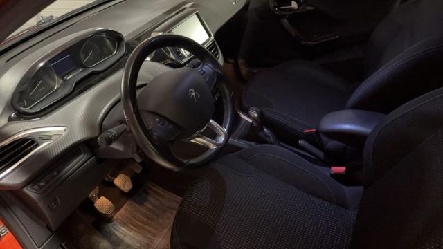 Peugeot 208 image 1