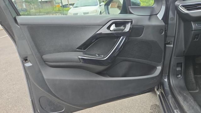 Peugeot 208 image 9