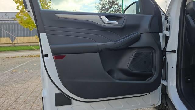 Ford Kuga image 7