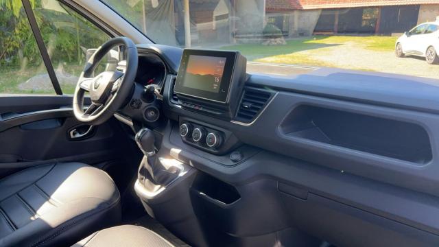 Renault Trafic image 9