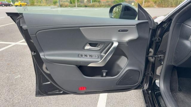 Mercedes Benz Cla Shooting Brake image 8