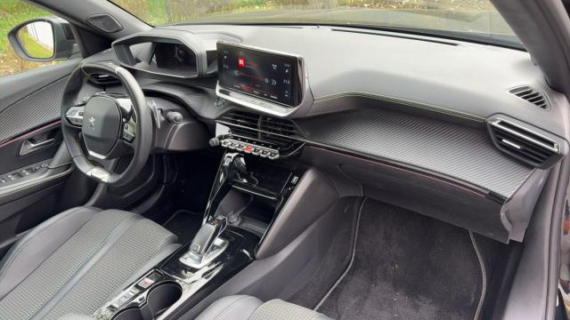 Peugeot 2008 image 8