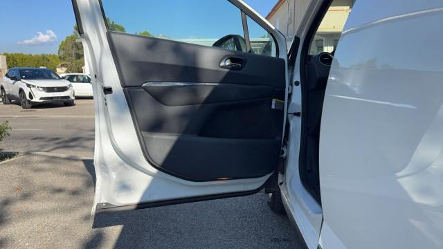 Peugeot 3008 image 2