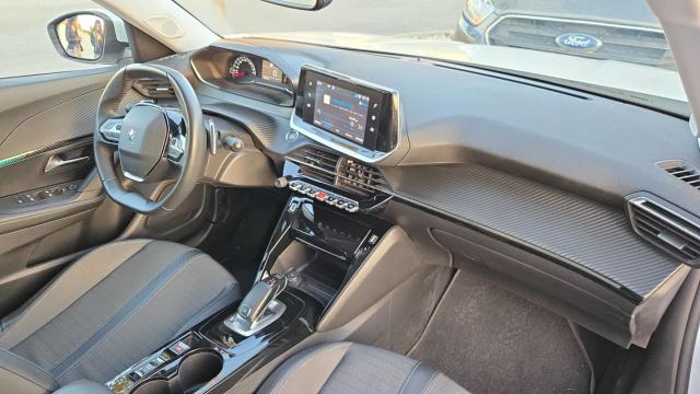 Peugeot 2008 image 9