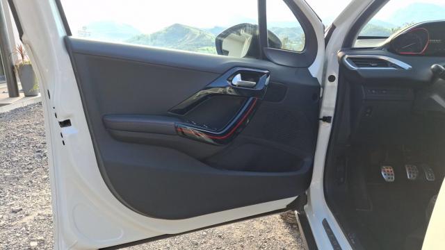 Peugeot 2008 image 9