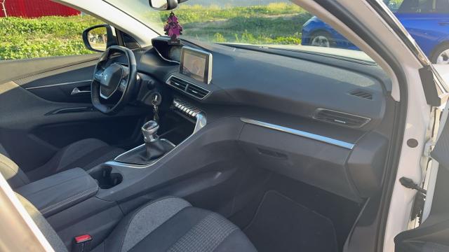 Peugeot 3008 image 3