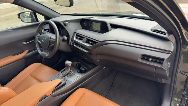Lexus Ux image 5