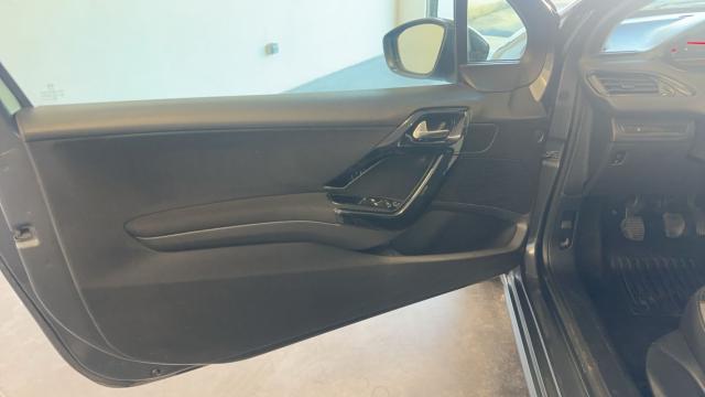 Peugeot 208 image 9