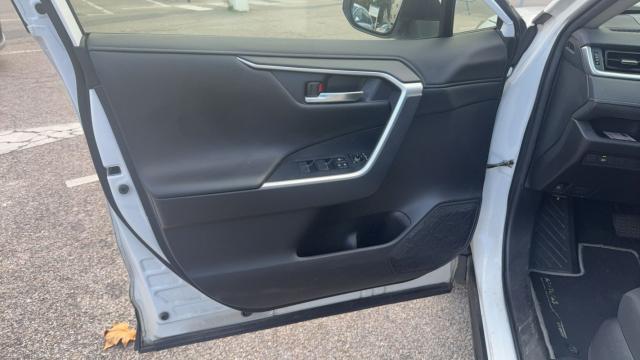Toyota Rav4 image 8