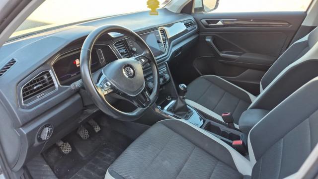 Volkswagen T-Roc image 2