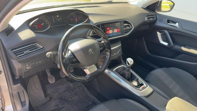 Peugeot 308 image 9