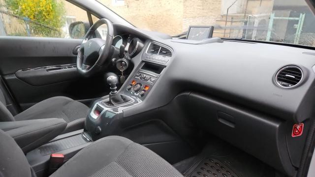 Peugeot 5008 image 6