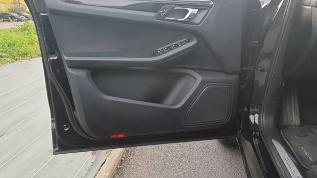 Porsche Macan image 9