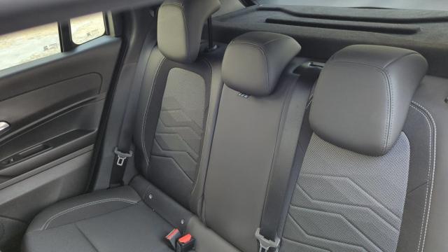 Jeep Avenger image 1