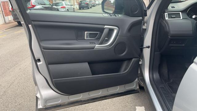 Land Rover Discovery Sport image 2