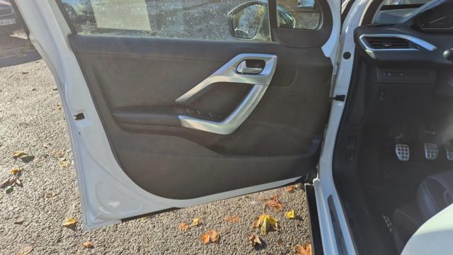 Peugeot 2008 image 6