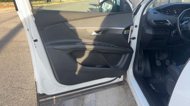 Peugeot 5008 image 5