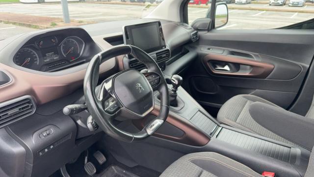 Peugeot Rifter image 9